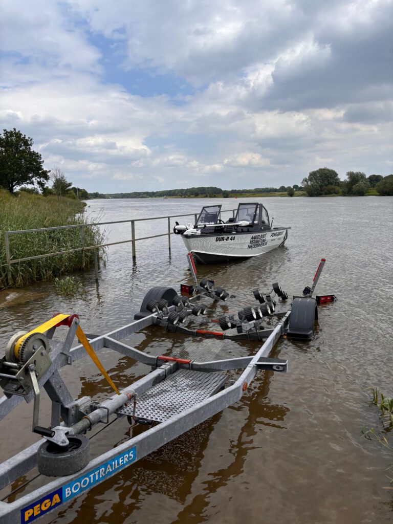 Kundenbild 9 – Angeltag mit unserem Mietboot, Angelbootvermietung Niederrhein